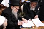 אסיפה אין שטוב פון הרה"ק רבי יעקב מאיר שעכטער שליט"א דורך גדולי זקני חסידות ברסלב אין בארפורברייטונג צום קיבוץ אין אומאן ראש השנה תשפ"ה 