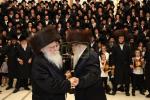  הכנסת ספר תורה צו ביהמ"ד צאנז קלויזענבורג אין מאנסי אריינגעגעבן דורך אב"ד לינז וויליאמסבורג בראשות כ"ק אדמו"ר מצאנז קלויזענבורג שליט"א