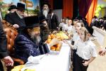 האדמו"ר מבאבוב - 45 בביקור ביי תלמידי הזומער חדר