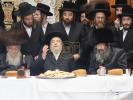 הרה"ק רבי יעקב מאיר שעכטער שליט"א איז זיך משתתף ביי שמחת הברית לנכד המשפיע הרה"צ רבי צבי מאיר זילבערבערג שליט"א און נכד הגאון רבי שמואל אליעזר שטערן שליט"א רב מערב בני ברק