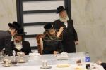 האדמו"ר מזועהיל ביים טיש לרגל היארצייט פון זקינו הרה"ק רבי שלמה מקארלין זי"ע.