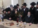 הרה"ק רבי יעקב מאיר שעכטער שליט"א איז זיך משתתף ביי שמחת הבר מצוה לנכד הטפסר המרומם הרבני הנגיד רבי ישראל מוסשקוביץ פון לאנדאן 