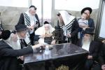 כ"ק גאב"ד ירושלים שליט"א ביי קרי"ש ליינען און ברית פון א אור אייניקל