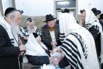 כ"ק גאב"ד ירושלים שליט"א ביי קרי"ש ליינען און ברית פון א אור אייניקל