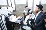 כ"ק גאב"ד ירושלים שליט"א ביי קרי"ש ליינען און ברית פון א אור אייניקל