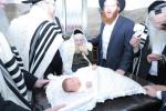 כ"ק גאב"ד ירושלים שליט"א ביי קרי"ש ליינען און ברית פון א אור אייניקל
