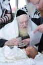 כ"ק גאב"ד ירושלים שליט"א ביי קרי"ש ליינען און ברית פון א אור אייניקל