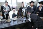 כ"ק גאב"ד ירושלים שליט"א ביי קרי"ש ליינען און ברית פון א אור אייניקל