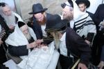כ"ק גאב"ד ירושלים שליט"א ביי קרי"ש ליינען און ברית פון א אור אייניקל