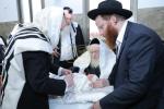 כ"ק גאב"ד ירושלים שליט"א ביי קרי"ש ליינען און ברית פון א אור אייניקל