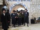 הגאון רבי אביש צענווירטה שליט"א אויף מקומות הקדושים