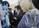 הגאון רבי אביש צענווירטה שליט"א אויף מקומות הקדושים