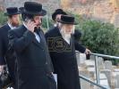 הגאון רבי אביש צענווירטה שליט"א אויף מקומות הקדושים