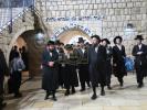 הגאון רבי אביש צענווירטה שליט"א אויף מקומות הקדושים