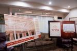 מעמד חתימת שטרות בבית הנדבן הרבני ר' שלום יוסף אבערלאנדער הי"ו, ממבוני וממייסדי מוסדות צאן יוסף פאפא מאנסי, פאר די איבערבוי פון די פראכטפולע שמחה זאלן אינעם בנין הת"ת, בראשות כ"ק אדמו"ר מפאפא שליט"א