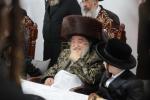 מעמד הנחת תפילין פון אייניקל פון הגה"צ ראש ישיבת סאטמאר בני ברק שליט"א און אור אייניקל פון כ"ק אדמו"ר מוויזניץ שליט"א 