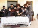מעמד הנחת תפילין פון אייניקל פון הגה"צ ראש ישיבת סאטמאר בני ברק שליט"א און אור אייניקל פון כ"ק אדמו"ר מוויזניץ שליט"א 