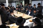 באזוך פון כ"ק אדמו"ר מסאטמאר שליט"א אין לעיקוואד לרגל די מעמד קביעת מזוזה אין נייעם סאטמארע פלייש געשעפט 