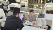 24 שעה מנינים צענטער אין ניקלשבורג 
