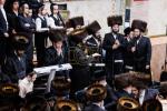 סעודת הודאה מוצאי שבת נחמו בראשות כ"ק אדמו"ר מסקולען שליט"א
