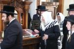 הרה"ק רבי יעקב מאיר שעכטער שליט"א ביי א ברית לנכד החברותא כ"ק אדמו"ר מפינסק קארלין שליט"א 