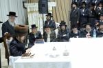 כ"ק אדמו"ר מסאדיגורא שליט"א ביים יארצייט פון סעודה פון אביו בעל עטרת ישראל ז"ל 