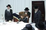 כ"ק אדמו"ר מסאדיגורא שליט"א ביים יארצייט פון סעודה פון אביו בעל עטרת ישראל ז"ל 
