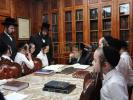 כ"ק אדמו"ר מפאפא שליט"א ביים פארהערן ילדי ת"ת פאפא וומ"ס משניות יומא