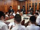 כ"ק אדמו"ר מפאפא שליט"א ביים פארהערן ילדי ת"ת פאפא וומ"ס משניות יומא