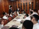 כ"ק אדמו"ר מפאפא שליט"א ביים פארהערן ילדי ת"ת פאפא וומ"ס משניות יומא
