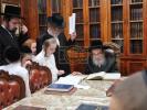 כ"ק אדמו"ר מפאפא שליט"א ביים פארהערן ילדי ת"ת פאפא וומ"ס משניות יומא