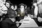 כ"ק אדמו"ר מצאנז שליט"א ביים מחאה קעגן כלא 10