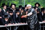 מעמד שחיטת הכבש אין מחנה ישיבת סערדאהעלי, אין שפיץ פון כ"ק אדמו"ר מסערדאהעלי שליט"א 