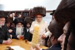 פולע בילדער פון כ"ק אדמו"ר מסאטמאר שליט"א דאנערשטאג ואתחנן -מאנטאג עקב