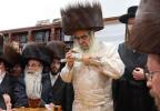 פולע בילדער פון כ"ק אדמו"ר מסאטמאר שליט"א דאנערשטאג ואתחנן -מאנטאג עקב