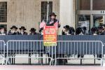  עצרת מחאה מאסן פיקטיניג בחוצות מאנהעטען אקעגן איבער די קאנסול פון די ציונים וואס איז פארופן געווארן דורך כ"ק אדמו"ר מסאטמאר שליט"א