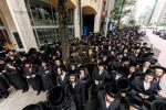  עצרת מחאה מאסן פיקטיניג בחוצות מאנהעטען אקעגן איבער די קאנסול פון די ציונים וואס איז פארופן געווארן דורך כ"ק אדמו"ר מסאטמאר שליט"א
