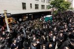  עצרת מחאה מאסן פיקטיניג בחוצות מאנהעטען אקעגן איבער די קאנסול פון די ציונים וואס איז פארופן געווארן דורך כ"ק אדמו"ר מסאטמאר שליט"א