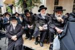  עצרת מחאה מאסן פיקטיניג בחוצות מאנהעטען אקעגן איבער די קאנסול פון די ציונים וואס איז פארופן געווארן דורך כ"ק אדמו"ר מסאטמאר שליט"א