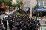  עצרת מחאה מאסן פיקטיניג בחוצות מאנהעטען אקעגן איבער די קאנסול פון די ציונים וואס איז פארופן געווארן דורך כ"ק אדמו"ר מסאטמאר שליט"א