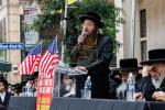  עצרת מחאה מאסן פיקטיניג בחוצות מאנהעטען אקעגן איבער די קאנסול פון די ציונים וואס איז פארופן געווארן דורך כ"ק אדמו"ר מסאטמאר שליט"א