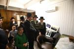 הנגיד גרשון שלעזינגער מקבל פנים כ"ק אדמו"ר מ'ליסקא שליט"א בבית רבינו הקדוש מ'סאטמאר זי"ע בעקערטאון ראוד, אין שטאט קרית יואל   
