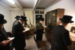 הנגיד גרשון שלעזינגער מקבל פנים כ"ק אדמו"ר מ'ליסקא שליט"א בבית רבינו הקדוש מ'סאטמאר זי"ע בעקערטאון ראוד, אין שטאט קרית יואל   