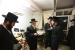 הנגיד גרשון שלעזינגער מקבל פנים כ"ק אדמו"ר מ'ליסקא שליט"א בבית רבינו הקדוש מ'סאטמאר זי"ע בעקערטאון ראוד, אין שטאט קרית יואל   