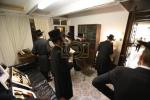 הנגיד גרשון שלעזינגער מקבל פנים כ"ק אדמו"ר מ'ליסקא שליט"א בבית רבינו הקדוש מ'סאטמאר זי"ע בעקערטאון ראוד, אין שטאט קרית יואל   