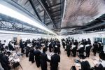 כ"ק אדמו"ר מסערדאהעלי שליט"א ביי תפילת שחרית אינאיינעם מיט תלמידי ישיבה גדולה סערדאהעלי, אין מחנה ישיבת סערדאהעלי אין מאנטיסעלא 