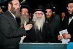"חכם עדיף מנביא" שיטת הרה"ק מסאטמאר זי"ע ווערט אנערקערט ביי גאנץ כלל ישראל ווען גדולי ישראל זעצן פאר צו מוחה ביים תפיסה ווי די בחורים וועלעכע ווילן זיך נישט מתגייס זיין זיצן 