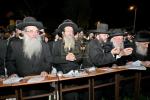 "חכם עדיף מנביא" שיטת הרה"ק מסאטמאר זי"ע ווערט אנערקערט ביי גאנץ כלל ישראל ווען גדולי ישראל זעצן פאר צו מוחה ביים תפיסה ווי די בחורים וועלעכע ווילן זיך נישט מתגייס זיין זיצן 