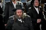 "חכם עדיף מנביא" שיטת הרה"ק מסאטמאר זי"ע ווערט אנערקערט ביי גאנץ כלל ישראל ווען גדולי ישראל זעצן פאר צו מוחה ביים תפיסה ווי די בחורים וועלעכע ווילן זיך נישט מתגייס זיין זיצן 