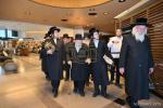 הרב  חיים יחזקאל שטיין אויפן וועג קיין ארץ ישראל אין באגלייטונג פון זיין  אייניקל הנגיד ר' יואל לאנדא הי"ו לקראת היומא דהילולא פון הרה"ק מסאטמאר זי"ע